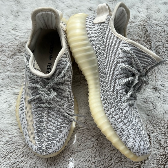 Authentic Static Yeezys size 5 - Picture 1 of 7